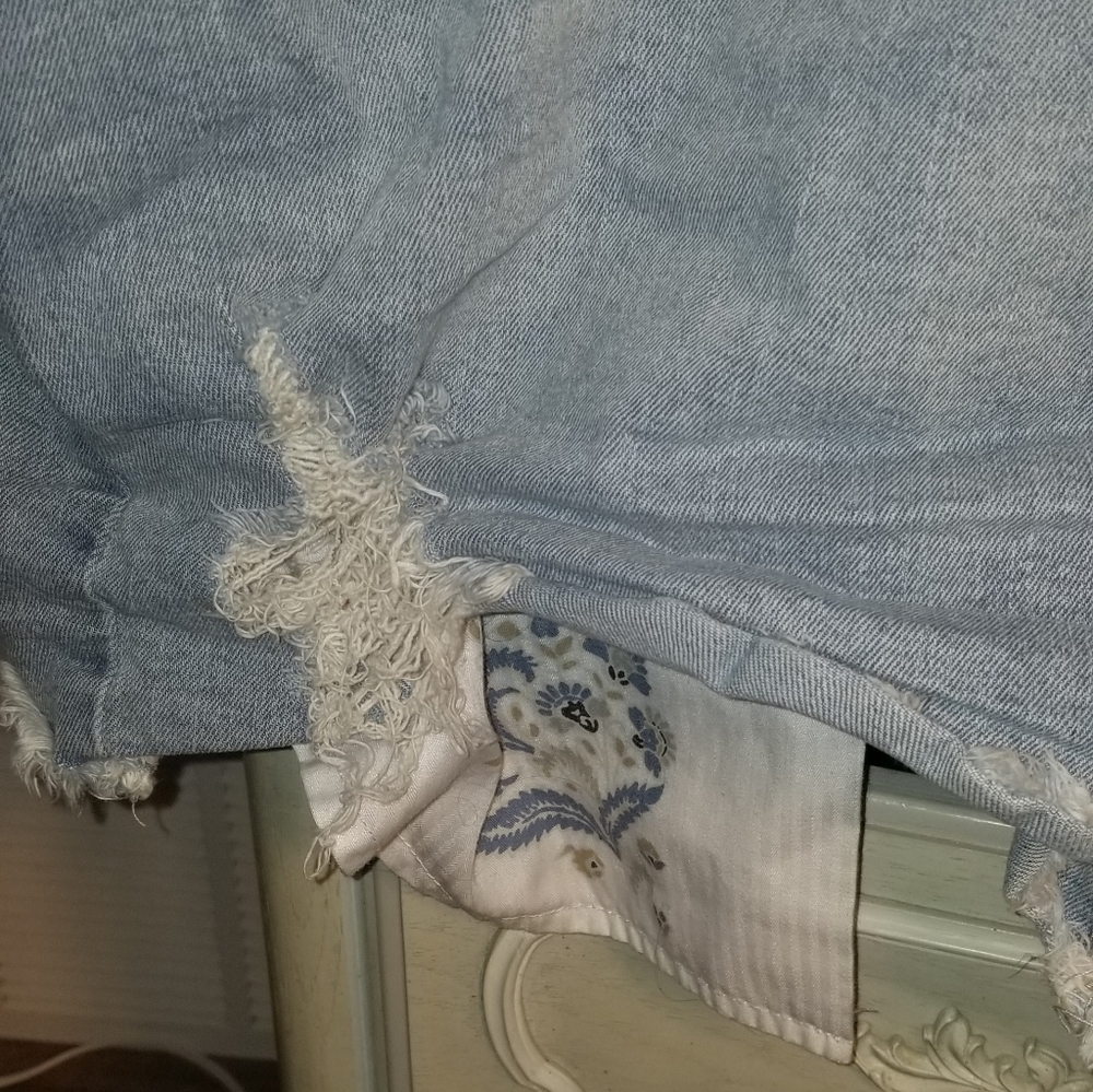 Shorts - Picture 2 of 4